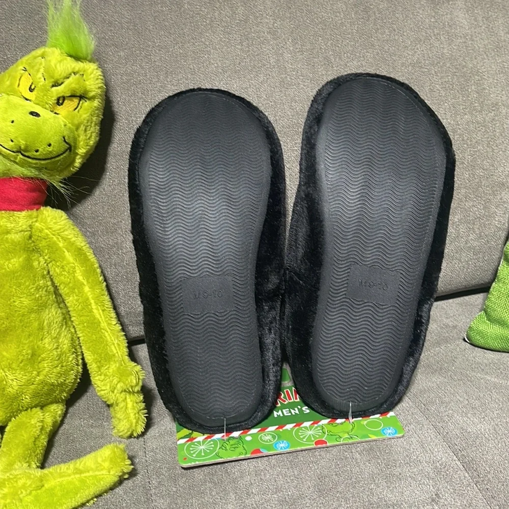 ❌SOLD❌🎄🎄Men’s Grinch Slippers🎄🎄 - Picture 4 of 4